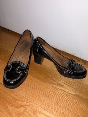 Naturalizer Black Leather Block Heel Loafers with Chain Accent